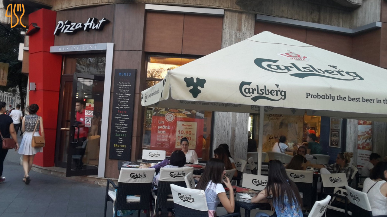 Pizza Hut Exterior