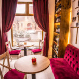 Friends Wine And Coffee În interior
