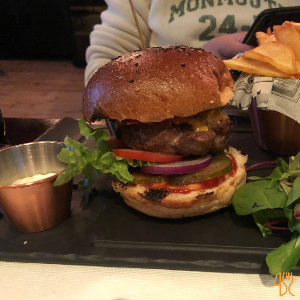 Les Bourgeois Dentro