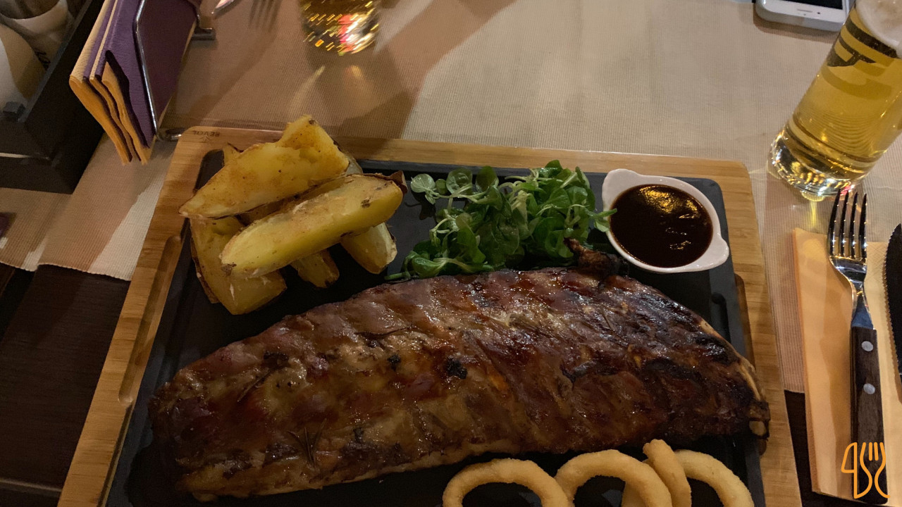 Les Bourgeois Dentro