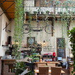 Altepost À l'intérieur