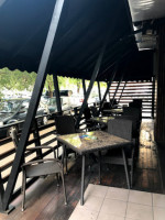 Inside Bistro Cafe Dentro