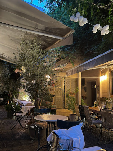 White Horse Pub & Restaurant Exterior