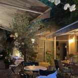 White Horse Pub & Restaurant Exterior