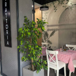 Trattoria Un Baiat Si O Fata Mâncare