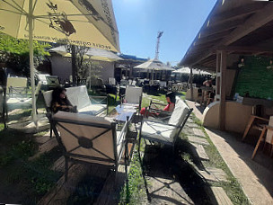 ZeN Lounge Garden Exterior
