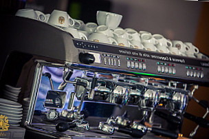 C House Lounge Cafe Mâncare