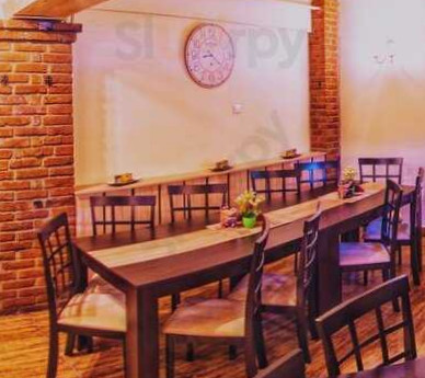 Suisse Food Bar & Grill În interior