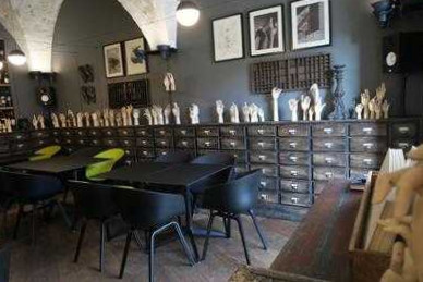 Cabinet de Vin & Cocotte În interior