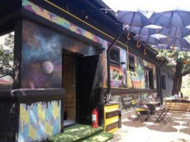 Snobbish Burger Exterior