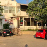 21 Pizza Grill Cafe Exterior