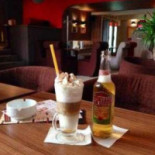 Scarlet Cafe Mâncare