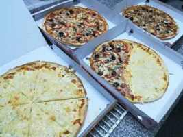 Pizza Pepperonis Essen