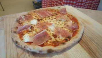 Pizzeria Quattro food