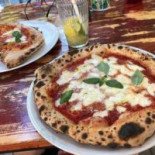 La Pizza Napoletana Mâncare
