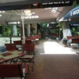 Dines Parcul Carol À l'intérieur