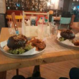 Hatz Burger Studio Mâncare