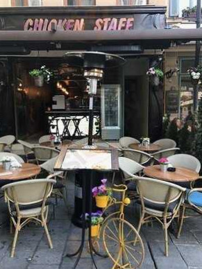 Chicken Staff À l'intérieur