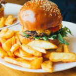 Burgeria Știrbei By Malacu Nourriture