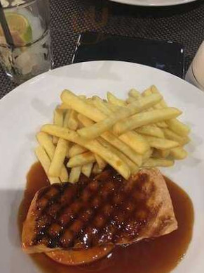 C House Lounge Cafe Mâncare