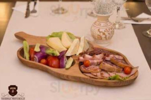 Taverna Trotusului Dentro