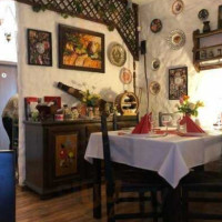 Casuta cu Nuci Comida