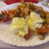 Casuta cu Nuci Comida