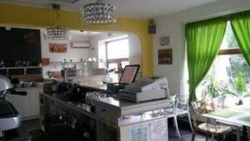 David's Pizza & Coffee Dentro