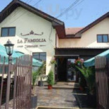 La Famiglia Exterior