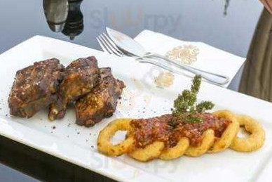 C House Lounge Cafe Mâncare