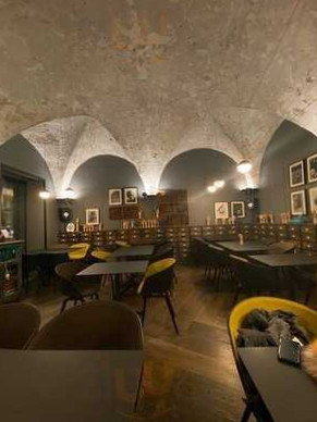 Cabinet de Vin & Cocotte În interior