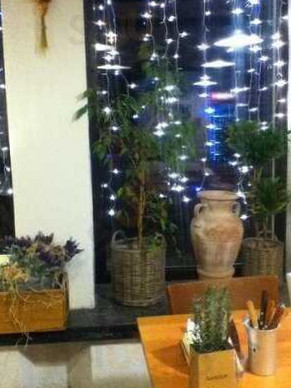Nikos Greek Taverna În interior