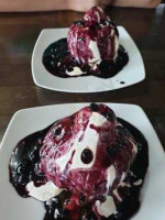 Doi Cocosi À l'intérieur