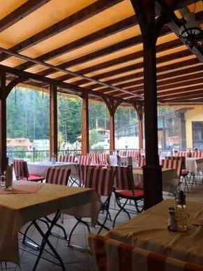 Lacu Rosu În interior