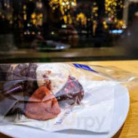 Leonidas Chocolates Cafe Innen