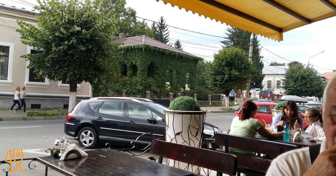 Un Baiat Si O Fata Exterior