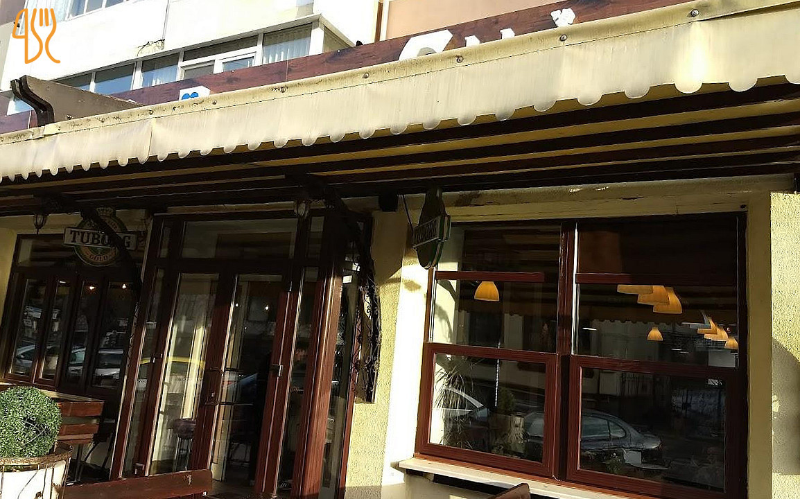 Un Baiat Si O Fata Exterior