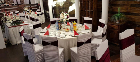 Elyon À l'intérieur