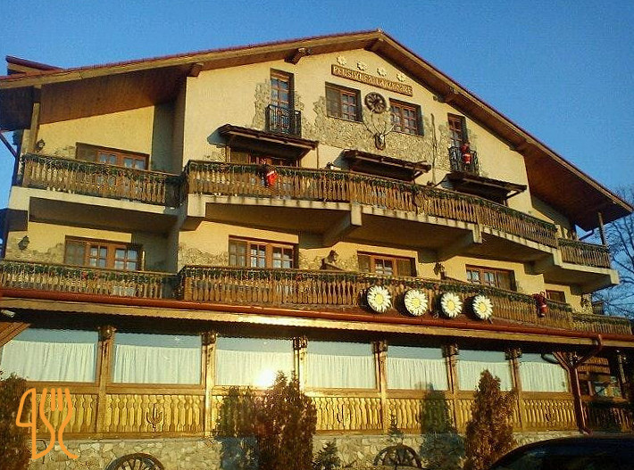 La Izvoare Exterior