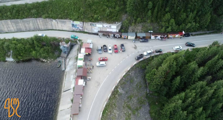 La Clatite, Inainte Exterior