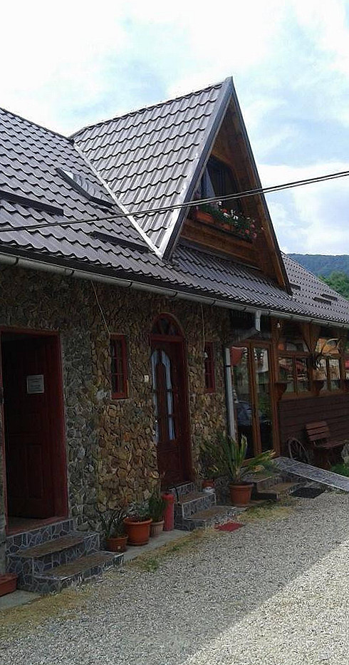 Hanul Vrăjit -terasă Exterior