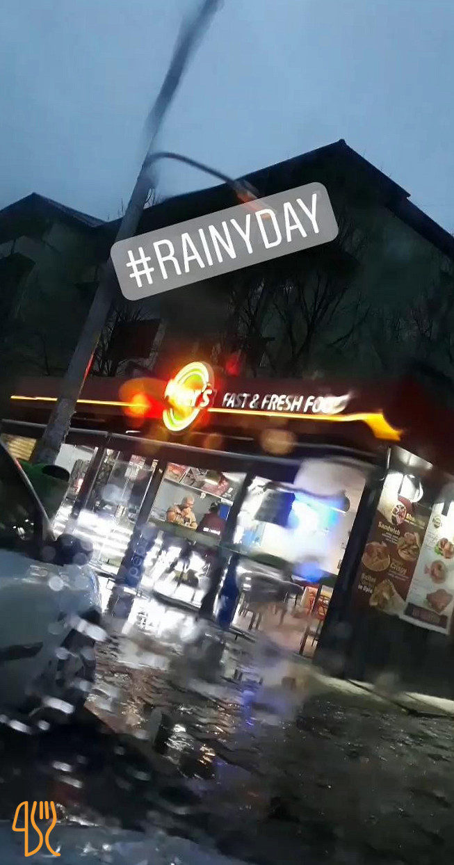 River's Fast Fresh Food Exterior