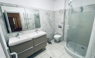 Complex Adora Dentro