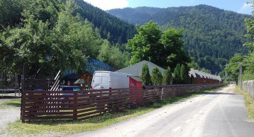 Complex Adora Exterior