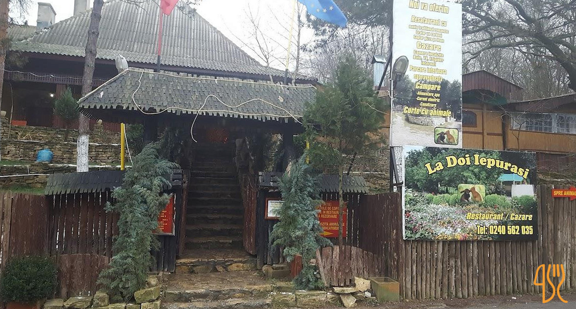 Doi Iepurași Exterior