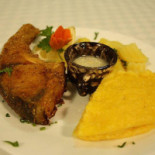 Traditional Calugareni La Maneuro Mâncare