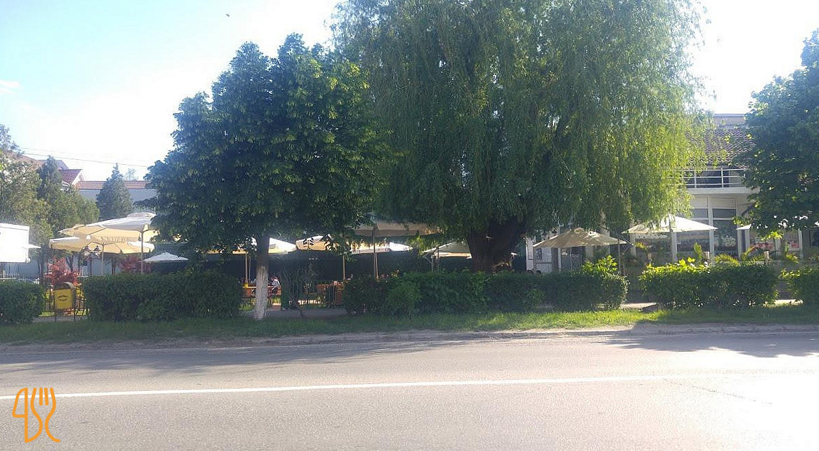 La Familiar Exterior