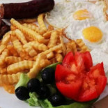 La Tata Nelu Nourriture