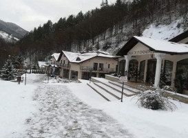 Perla Mărtiniei Pensiune Transalpina outside