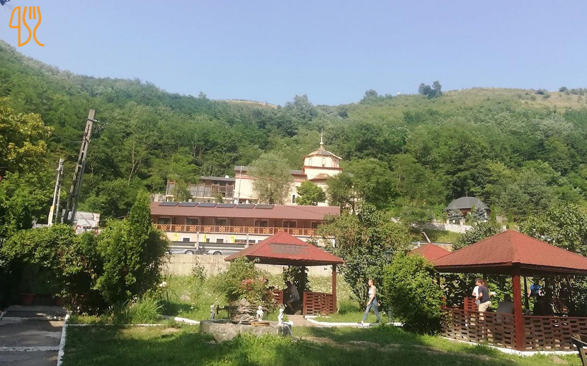 Piatra Scrisă Exterior